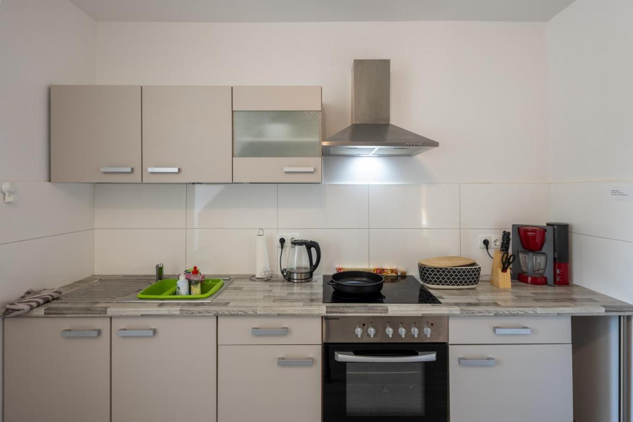 Gaestehaus Olympia Wilhelmshaven - Moderne Einzelzimmer Mit Eigenem Bad Fuer Monteure Schortens Esterno foto